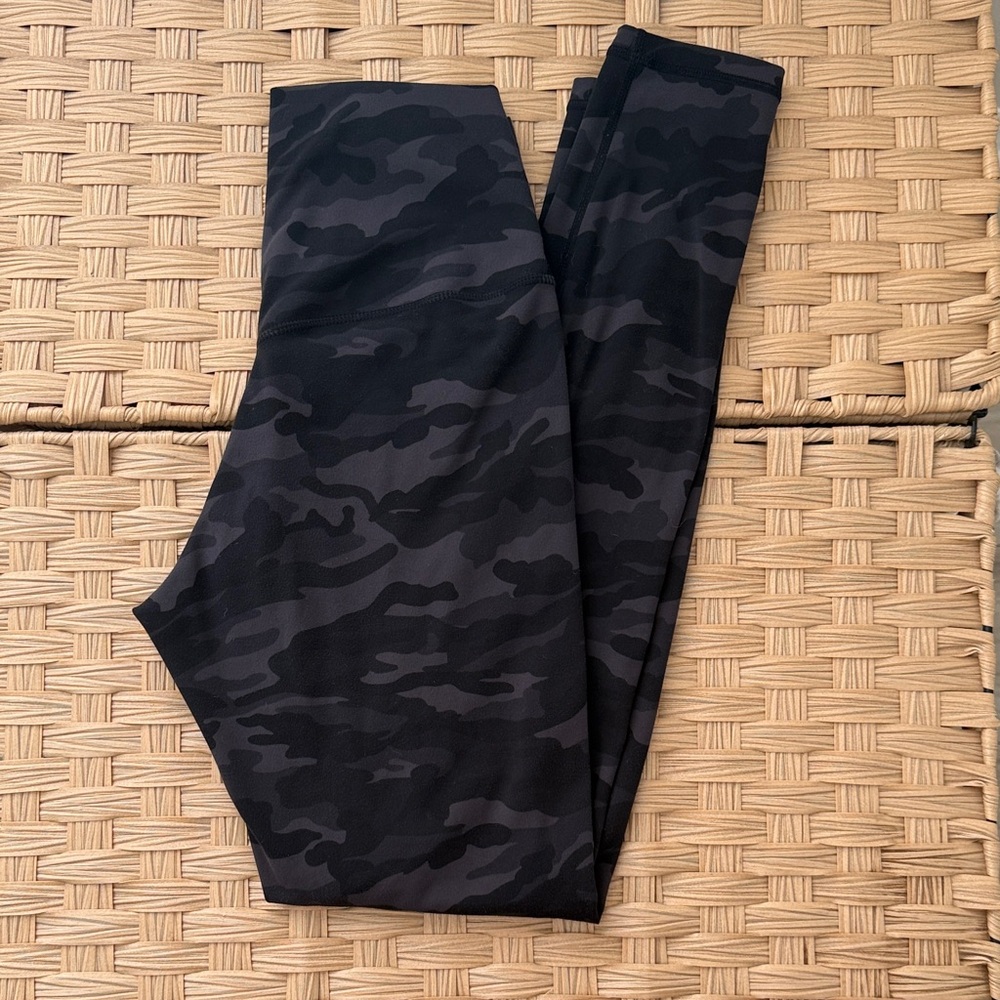ColorfulKoala Black Camo Leggings